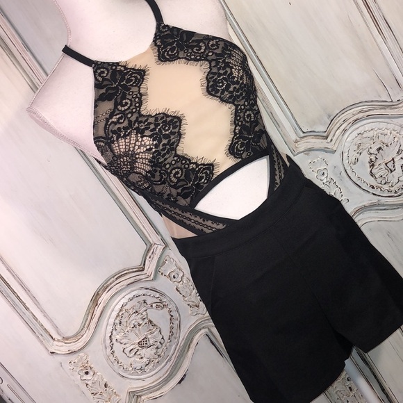 San Joy NWT Black and Cream Lace and Sheer With Cut Out Romper Size Small - Picture 2 of 13